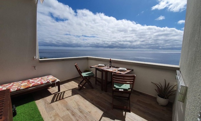 Santa Cruz de Tenerife Apartment | Pambnb - Seaview Escape with Elegant Charm