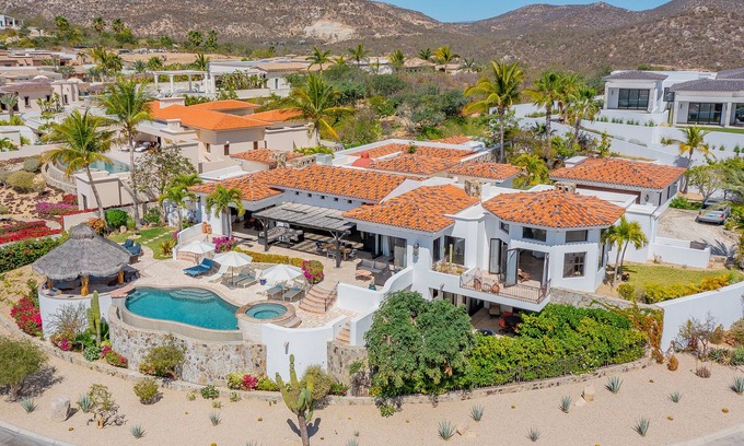 San Jose del Cabo House | Pamper Yourself in 5 Star Luxury! Stunning Ocean Views, Beach Club, Golf, Pool.