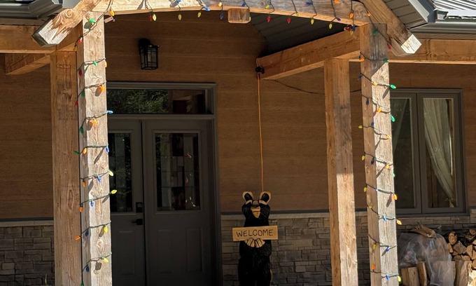 Lion's Head Cottage | Pampered Bear's Den-Delightful Forest retreat located close to Georgian Bay