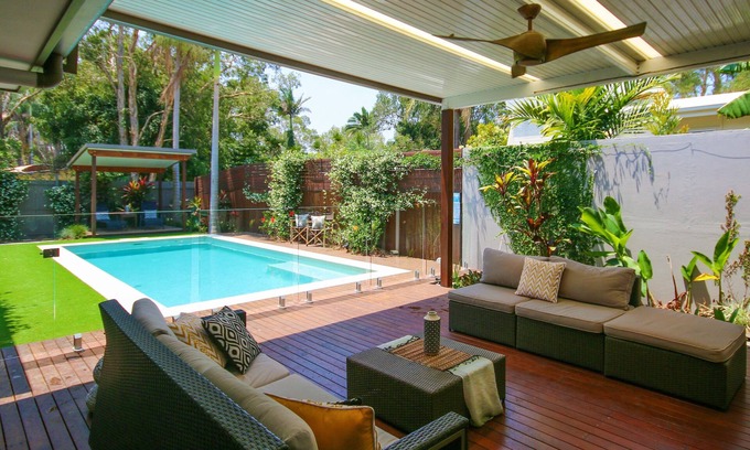 Coolum Beach House | Pandanus Holiday Home central Coolum Beach - Long stay discounts available.