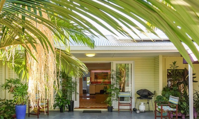 Whitfield House | Pandanus House - Pet Friendly + 4th beds self contained unit, longer bookings.