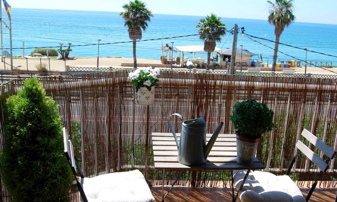 Vilassar de Mar Apartment | Panier en Osier - In front of the Sea