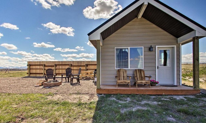 Augusta House | Pano Views! Custom Cabin on Rocky Mountain Front