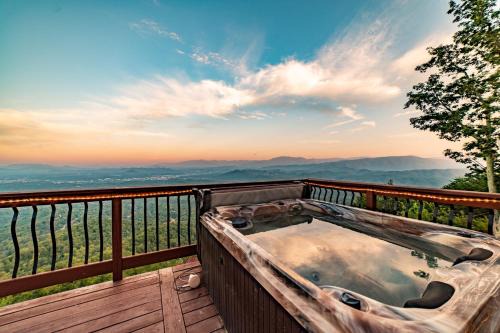 Sevierville House | Panorama by AvantStay Unparalleled Views Deck w HotTub Game Room Pool Table
