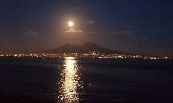 Posillipo House | Panoramic apartment in historic building directly on the beach .