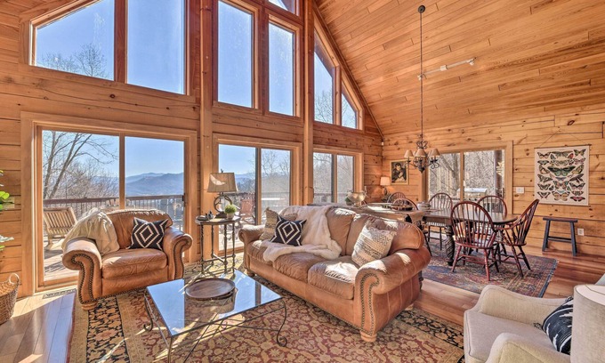 Waynesville Cabin | Panoramic Mtn Views: Luxe Smoky Mountain Cabin!