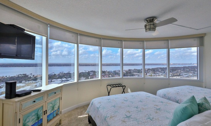 Daytona Beach Shores Condo | PANORAMIC OCEAN VIEWS - PECK PLAZA 22SW Great Amenities/Pool & Hot Tub