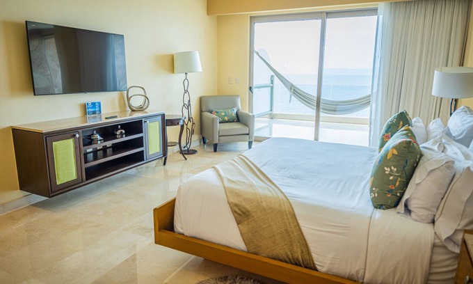 South Shore Hotel Area Condo | Panoramic Oasis for 2 in Puerto Vallarta