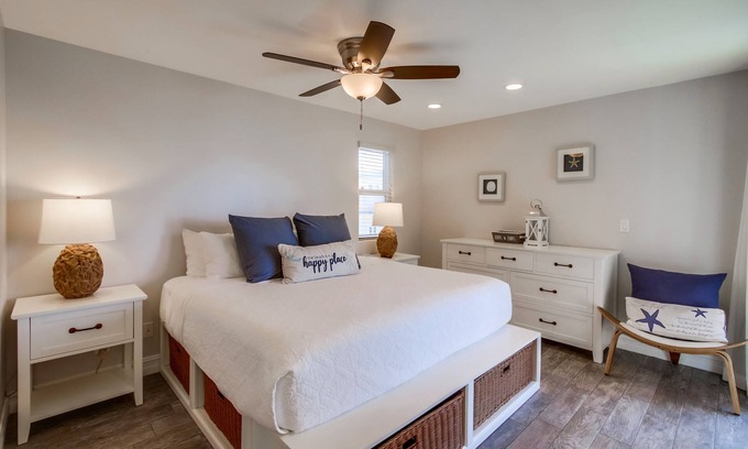 Mission Beach House | Panoramic Ocean View Huge Rooftop Deck - Sleeps 12