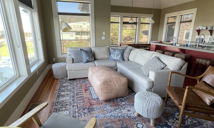 Roads End House | Panoramic Pacific Ocean views for both summer sunsets & winter storm watching!