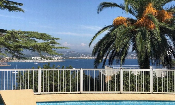 Theoule-sur-Mer Apartment | Panoramic sea views, residence with pool, 5 mins walk to beach & village centre