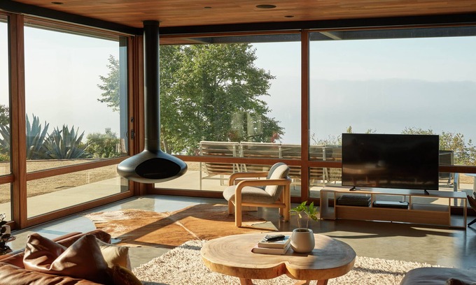 Eastern Malibu House | Panoramic Sea View, Designer MCM House + Studio