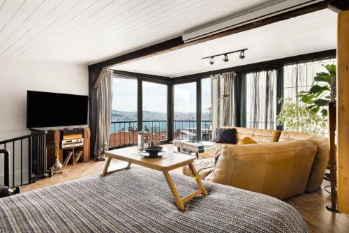 Cihangir Apartment | Panoramic Sea View Loft with Terrace BBQ
