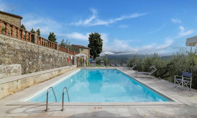 Caprese Michelangelo House | Panoramic stone apartment with swimming pool
