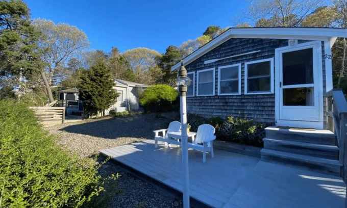 South Dennis Cottage | Panoramic views and pond access