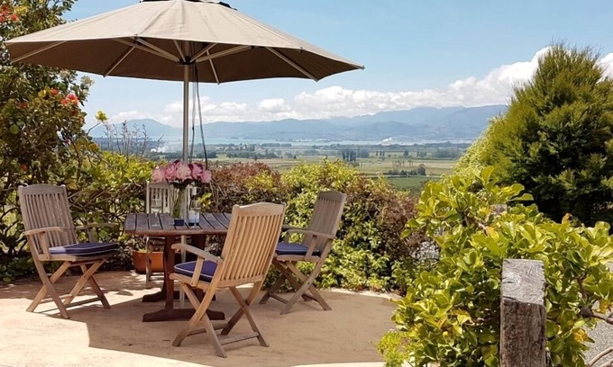 Brightwater Cottage | Panoramic views, Swimming Pool, Exceptional Cottage