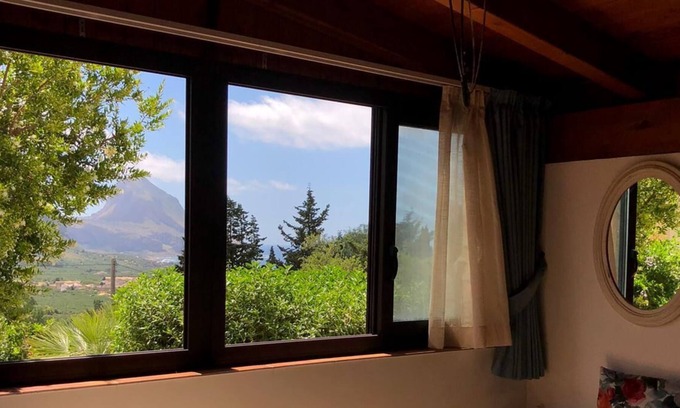 Castelluzzo Apartment | Panoramic villa 2 minutes from the beach