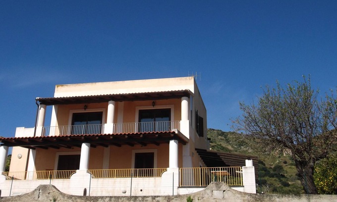 Lipari Historic Centre Villa | Panoramic villa, 100 meters from the sea and 400 from the port of Lipari, with 3 apartments.