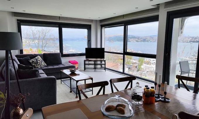 Kabatas Apartment | Panoramik boğaz manzaralı daire