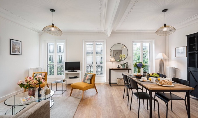 Val-de-Grace Apartment | PANTHEON/LUXEMBOURG GARDENS CHARMING TWO BEDROOM