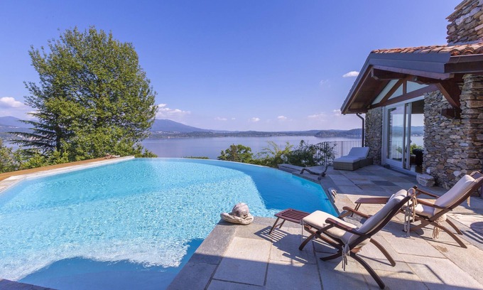 Belgirate Villa | Paradis Relais Infinity Pool View, Belgirate, Italy