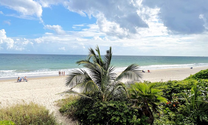 Lauderdale-by-the-Sea Condo | Paradise awaits you with Ocean View & Heated Pool!
