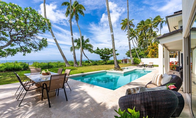Eastern Honolulu House | Paradise Beach Estate: 6BR Oceanfront Villa w/Pool, Spa & Views