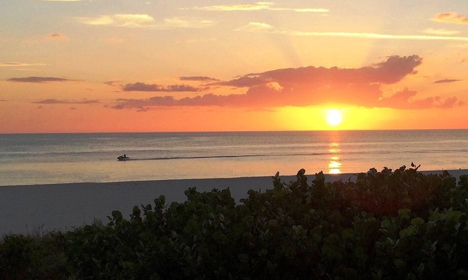 Marco Island Condo | 🏝️ Paradise Beckons! 2BR 2BA Sea Winds Beachfront! 🏝️