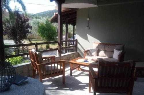 Nea Iraklitsa House | Paradise edge near the sea