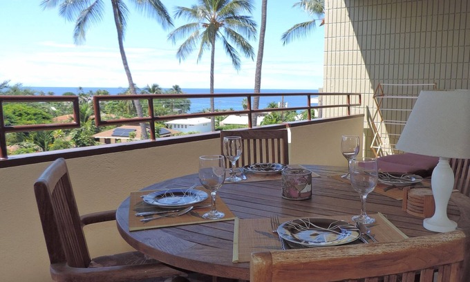 Kahaluu Bay Condo | Paradise found 2 bed, 2 bath renovated condo @ White Sands Village-Magic Sands