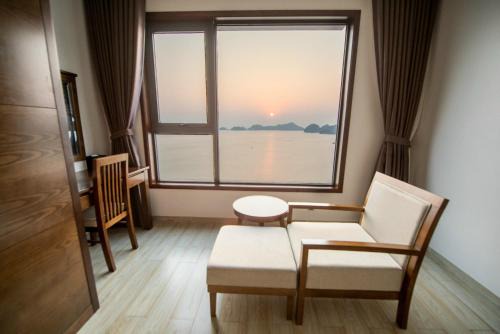 Cat Hai Hotel | Paradise Hotel - Pool , Sky Lounge , Gym - Massage & Wellness