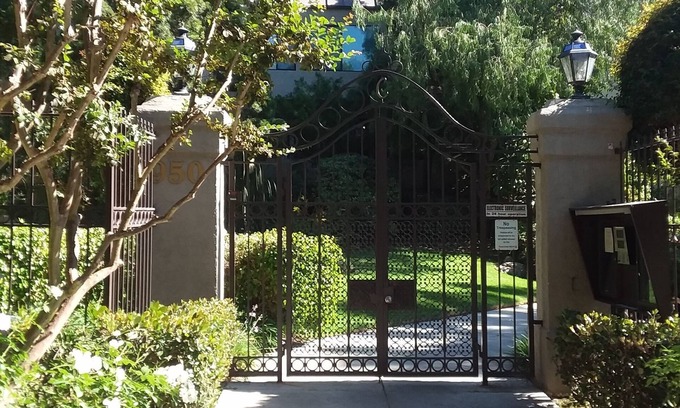 West Hollywood Condo | Paradise in the city