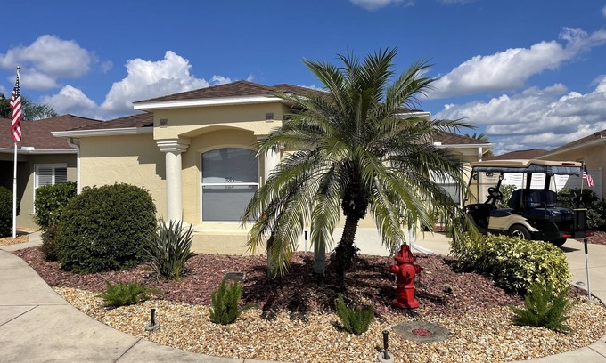 Bonita Villa | Paradise in The Villages! Includes 4-seat Golf cart