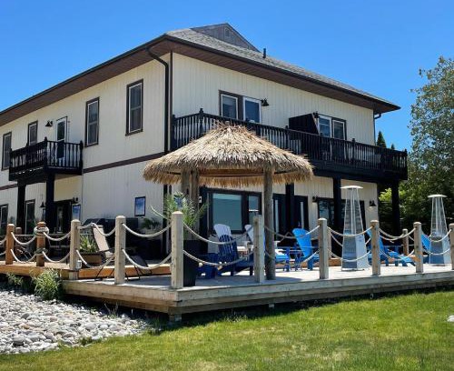 Port Elgin Hotel | Paradise Inn On the Beach