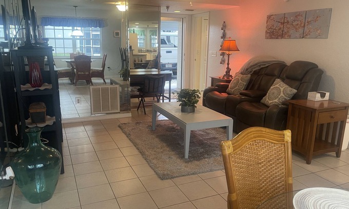 Lutz Condo | PARADISE LUXURY RETREAT BY JIM & LINDSAY MILLER