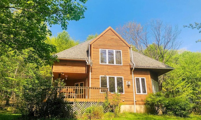 Bloomville House | Paradise on 12 Acres with A/C and Pool Nearby