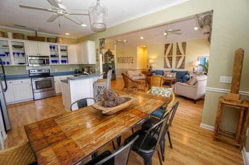 Oceanmarsh Subdivision House | Paradise on Nautical Watch *Pool Just Steps Away*