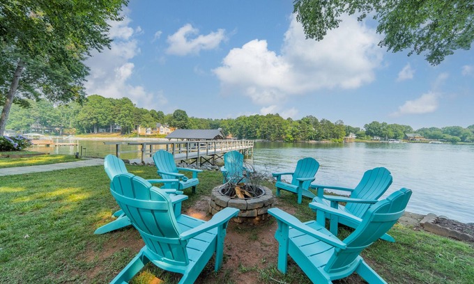Mount Mourne House | Paradise Peninsula by SoCharm | Lakefront, Game Room, 4bd/3ba, Kayaks/SUP