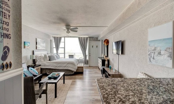 East Daytona Condo | Paradise with a Balcony Near the Action