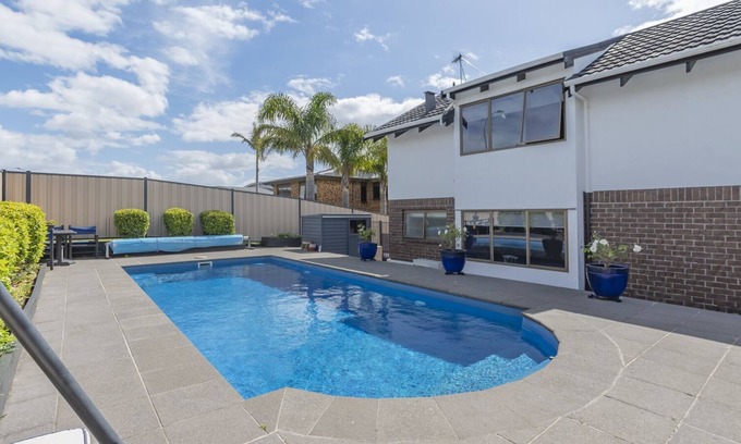 Half Moon Bay House | PARII - HALF MOON BAY HOLIDAY HOME, family friendly in Auckland City