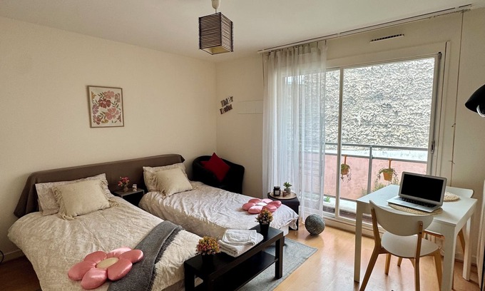 Combat Apartment | Paris dowtown: cosy studio for 2
