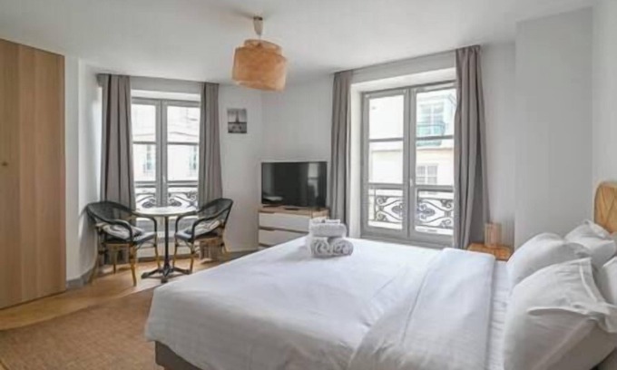 Gaillon Apartment | Paris, Opéra 4.So parisian Apartment