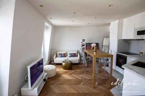 Quartier de la Plaine-de-Monceaux Apartment | Paris Parc Monceau by Melvane