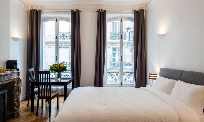 Faubourg-du-Roule Bed & Breakfast | Paris Square
