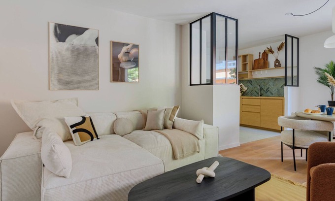 Suresnes Apartment | Paris West Elegant residence