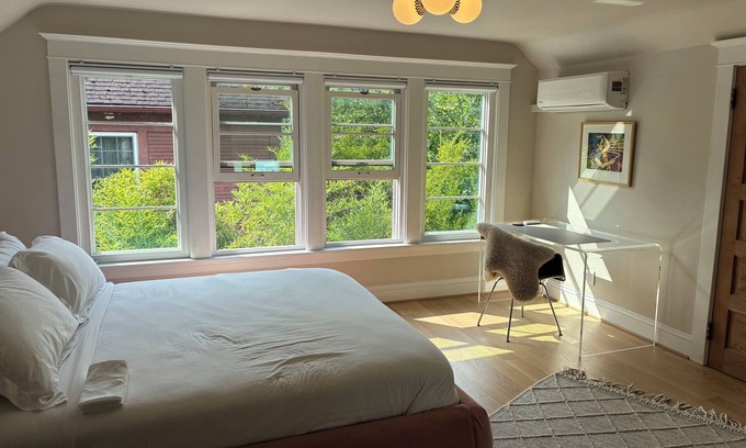 Irvington Apartment | Parisian 1-bedroom apartment in the heart of NE Portland/ Historic Irvington