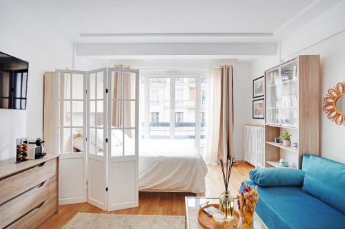 17th Arrondissement Apartment | Parisian Charm Porte Maillot