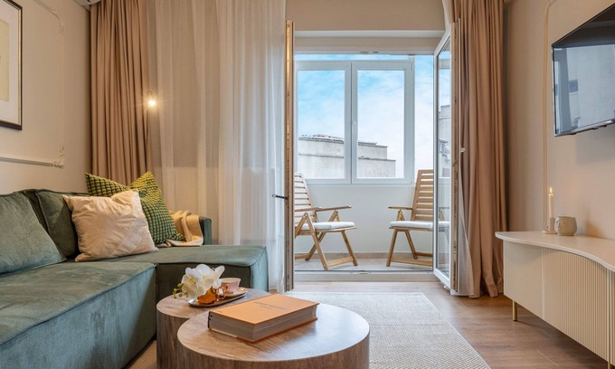 Bucharest City-Centre Apartment | Parisian-Inspired 1BR in the Heart of Bucharest - Balcony, AC & Fully Equipped
