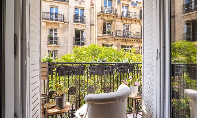 Quartier du Mail Apartment | Parisian Panache, by Veeve