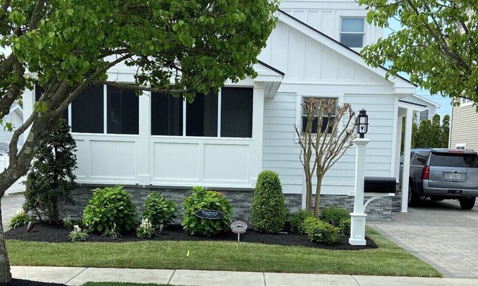 Stone Harbor Apartment | Park and Walk to Beaches, Bay, Shopping, Bars and Dining